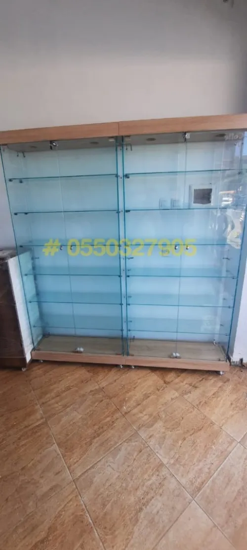 Vitrine et présentoir d'exposition en verre 