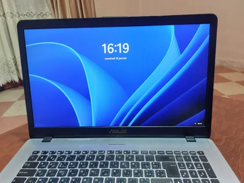 ASUS VIVOBOOK 17
