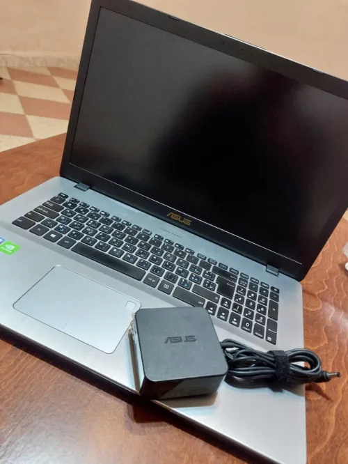 ASUS VIVOBOOK 17
