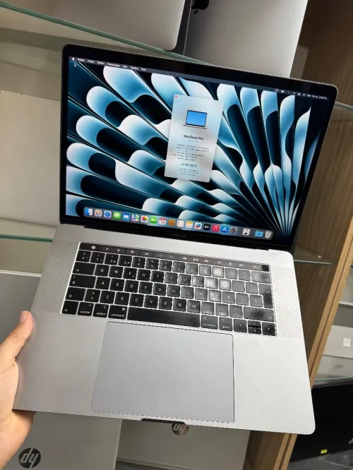 MacBook pro 2018 15puce TBARRE i7  16gb 1TB