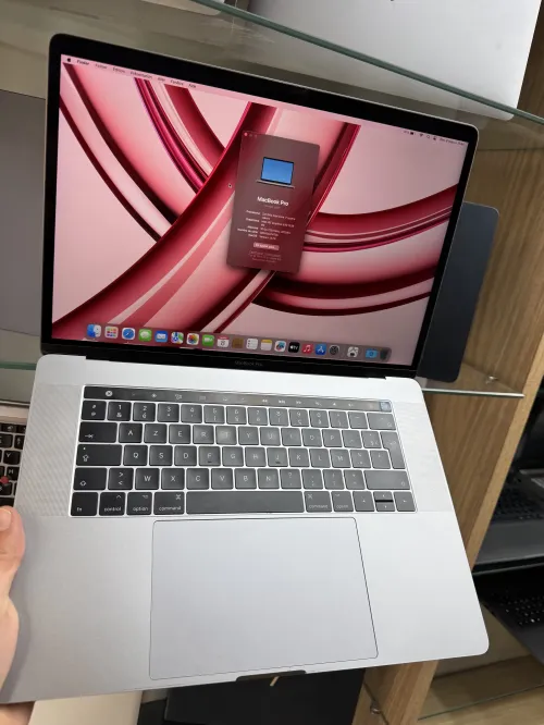 MacBook pro 2017 15puceTBARRE i7  16gb 512gb
