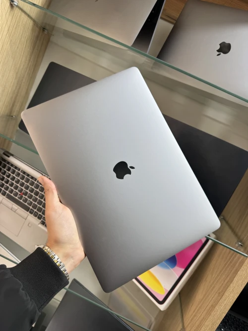 MacBook pro 2017 15puceTBARRE i7  16gb 512gb