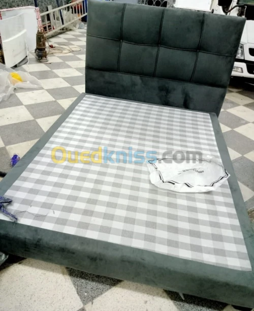 Lit deux place et matelas