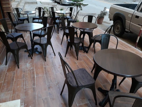Chaise cafétéria plus tables