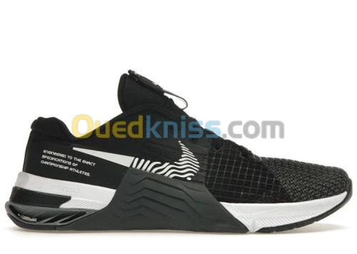 Nike Metcon 8 black and white 