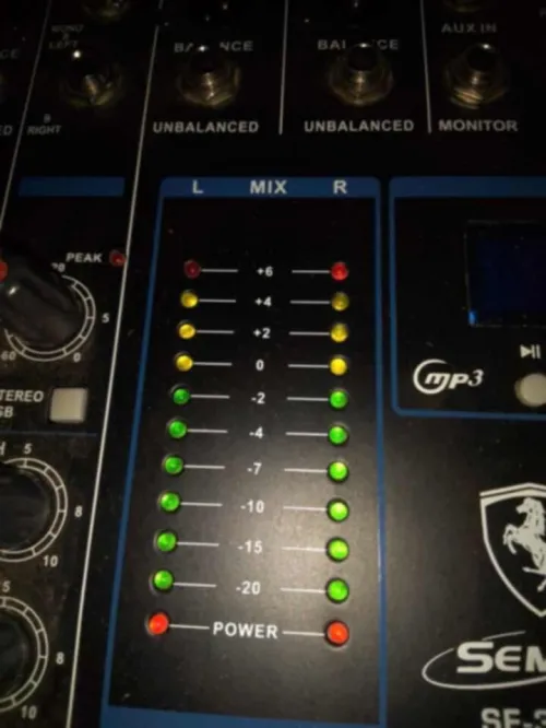 Table de mixage amplifiée + amplificateur