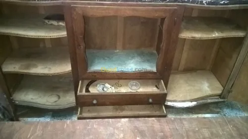 ANTIQUITE  BAHUT ET TABLE 