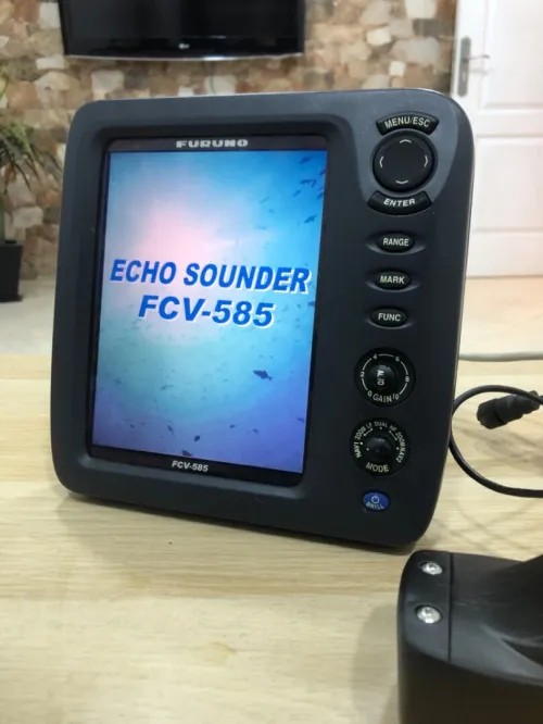 Sondeur furuno fcv 585 Avic sonde