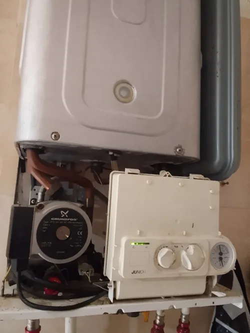 Plombier  technicien chaufagiste reparation h installation