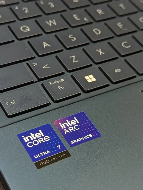 ASUS ZENBOOK PRO 14 ULTRA 7 255H 16GB  1000 GB SSD OLED 3K 120Hz TACTILE