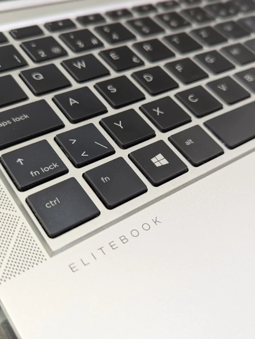 HP ÉLITEBOOK 830 G8 I5 1145G7  16GB 512 SSD FULL HD