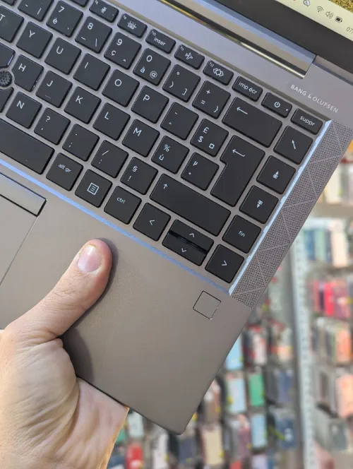 HP ZBOOK FIREFLY 14 G8 I7-1165G7  16GB 512 SSD  NVIDIA T500 4GB