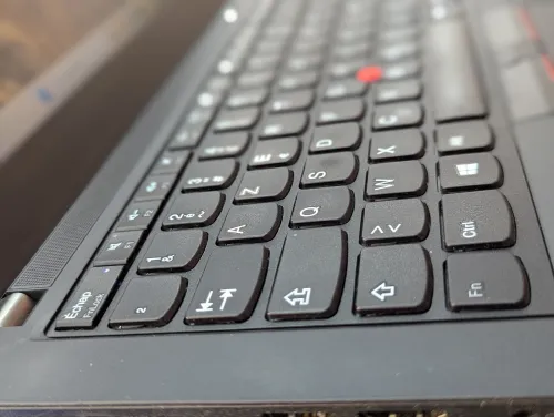 LENOVO THINKPAD  T490 I7-8TH GÉNÉRATION 16GB RAM 512 SSD  NVIDIA MX 250 2GB ECRAN 14" FULL HD