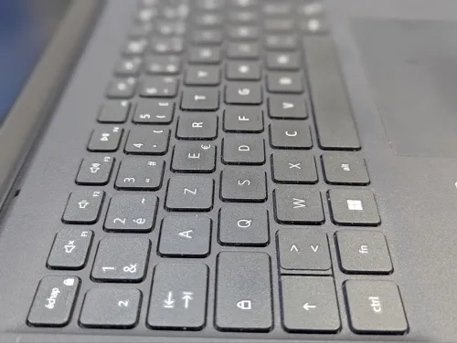 DELL inspiron 15 3520 I3-1215U  8GB RAM 256 SSD 15.6 POUCE