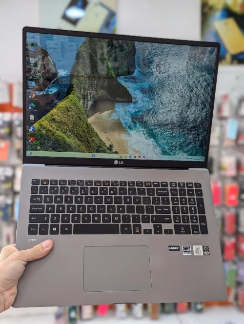 LG GRAM I7-1065G7  i7 10TH 16GB 512 SSD 2K 17"