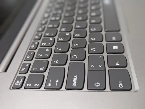 LENOVO THINKBOOK G4  RYZEN 3 5425U 8GB RAM 256 SSD ECRAN FULL HD