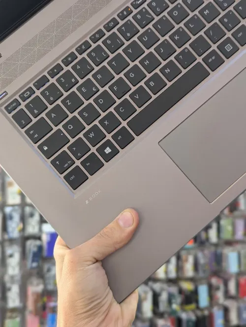 HP ZBOOK STUDIO G5  I7 8750H 16GB 512 SSD  NVME NVIDIA QUADRO P1000 4G