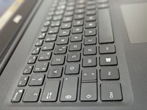 DELL Latitude 3500  I5 8265U 8GB RAM 256 SSD 15.6 POUCE