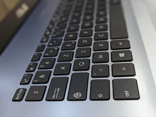 ASUS VIVOBOOK 17 I7 8TH  16GB 256 SSD NVIDIA MX 110 2GB  FULL HD