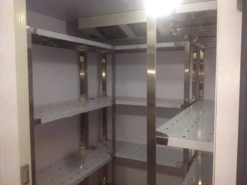 ELEMENT NEUTRE DE CUISINE PROFESSIONNELLE EN INOX