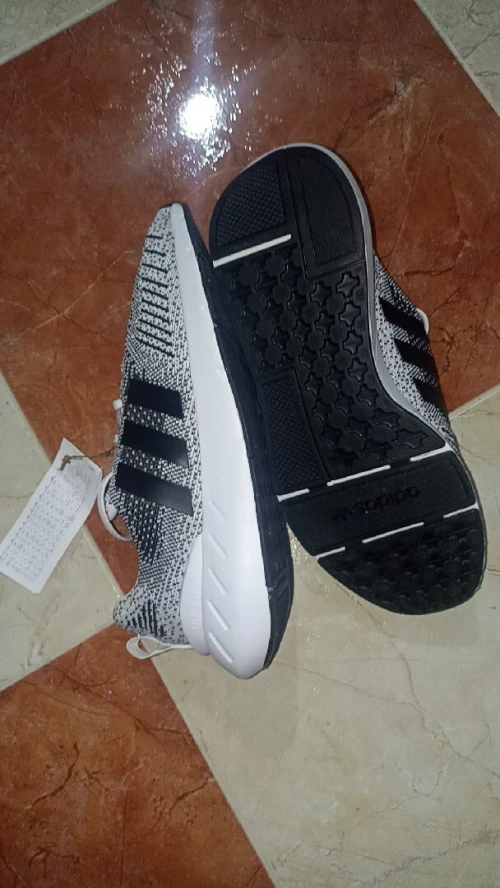 Chaussures foot et sport Adidas original 