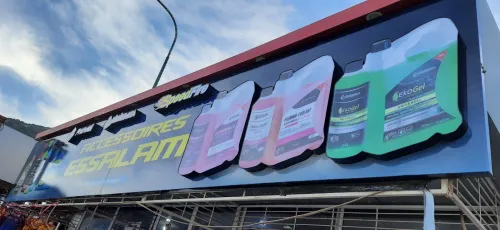 Enseigne lumineuse avec lettre emboiter 3d