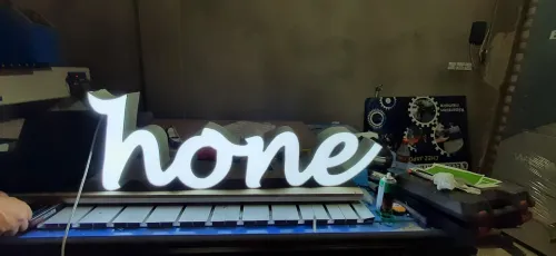 Enseigne lumineuse avec lettre emboiter 3d