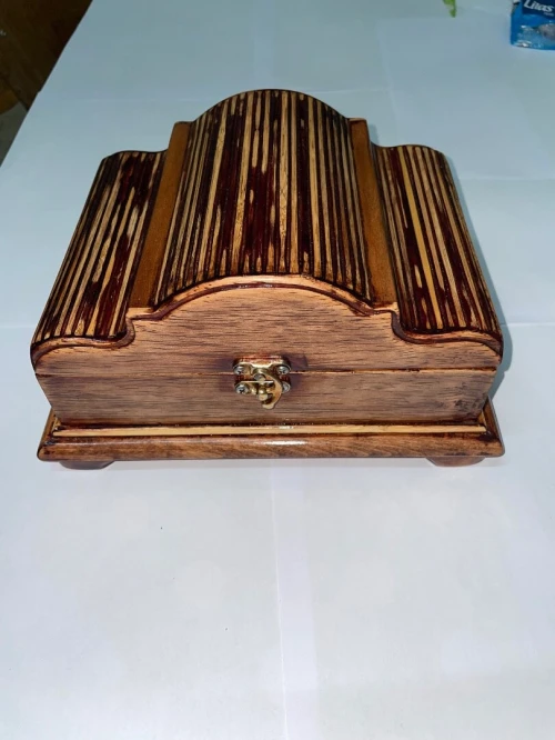 Coffret en bois artisanal fait main Finition élégante et design raffiné