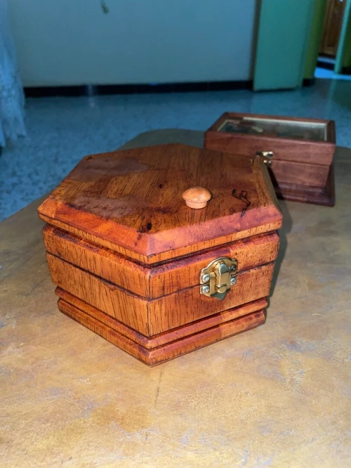 Coffret en bois artisanal fait main Finition élégante et design raffiné