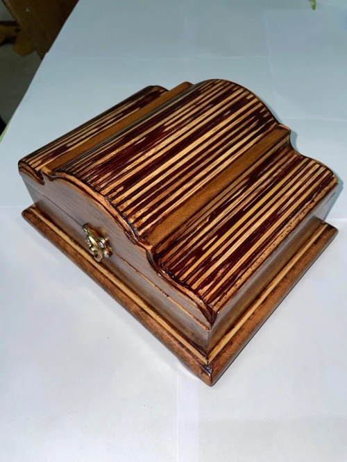 Coffret en bois artisanal fait main Finition élégante et design raffiné