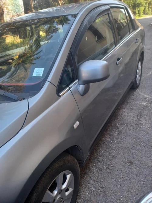 Nissan Tiida 4 portes 2011 Tiida 4 portes