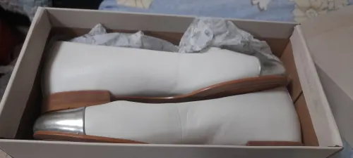 Ballerines blanche et bout argenté  jamais portés 