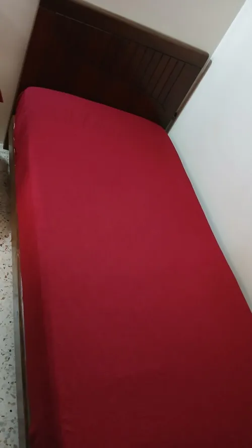 Lit une place et demi avec matelas 