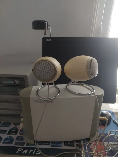 Pc complet + haut parleur + clé wifi
