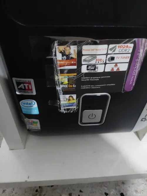 Pc complet + haut parleur + clé wifi