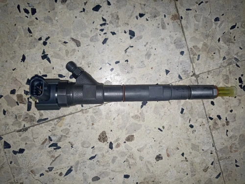 Injecteur hyundai H1 2.5 crdi 140 cv kia sorento 1 2.5 crdi