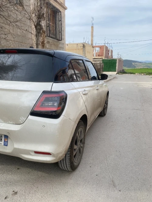 Suzuki Swift 2025 Monte carlo GLX