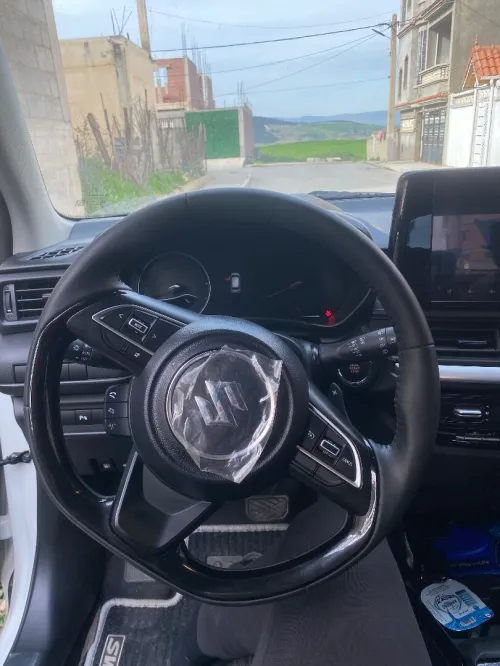 Suzuki Swift 2025 Monte carlo GLX