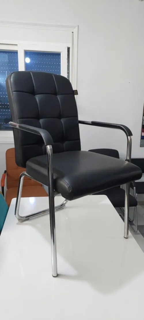 LES CHAISES