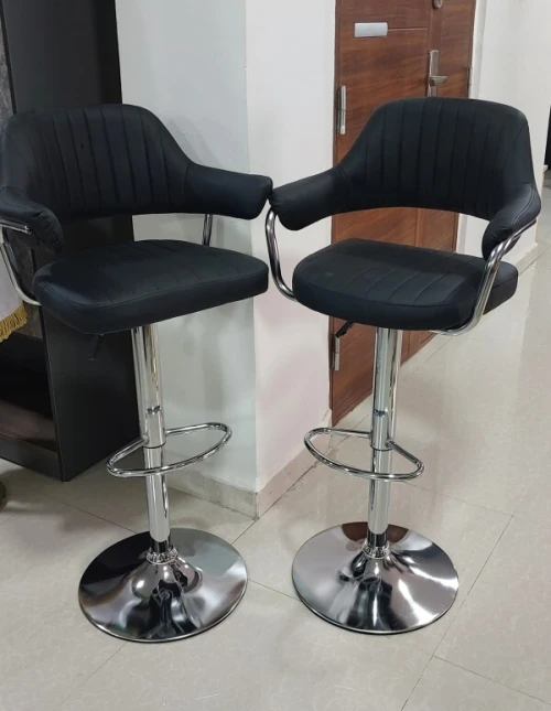 LES CHAISES