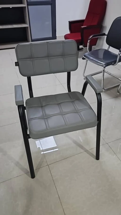 LES CHAISES
