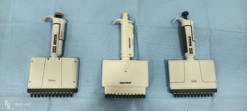 Pipettes multicanaux réglables F1-ClipTip . Thermo Scientific et Eppendrof