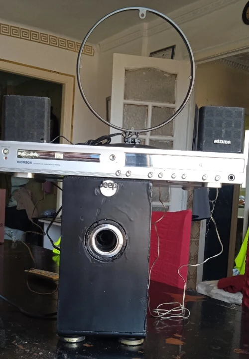 Lecteur DVD home cinéma 5.1 de la marque (THOMSON)sans télécommande et sans les baffes