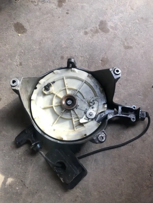 Pces de rechange moteur Hb (Tohatsu / Mercuru 25 -30 ) tre bon état