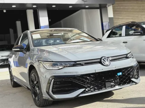Volkswagen Golf 8 2025 Pro R-line