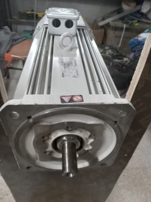 Moteur asynchrone 4kw 1400tr:min LENZE