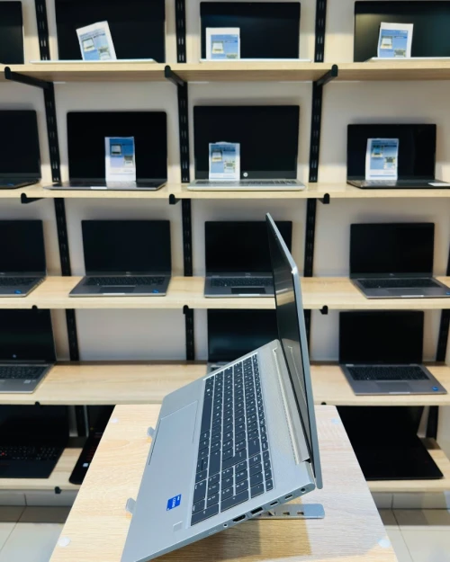 HP EliteBook 650 G10     i5-1345U  16/256