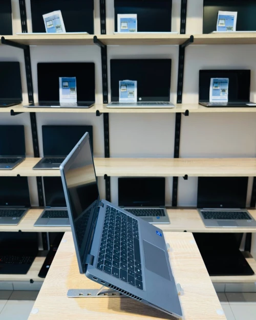 DELL Latitude 5420    i5-1135G7   8/256