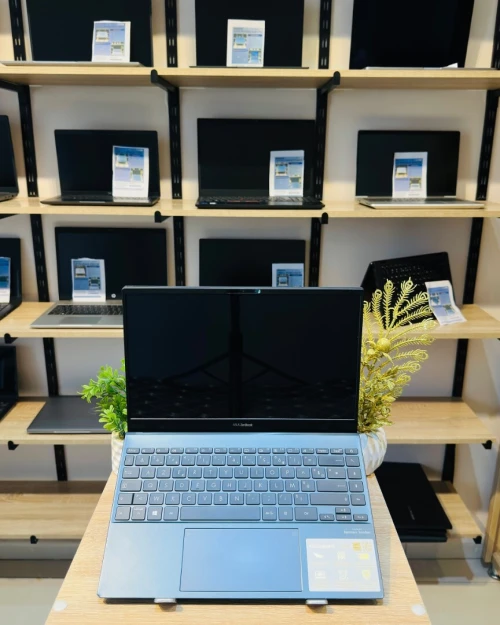 ASUS ZenBook 13 OLED   i5-1035G1 8/512 Oled