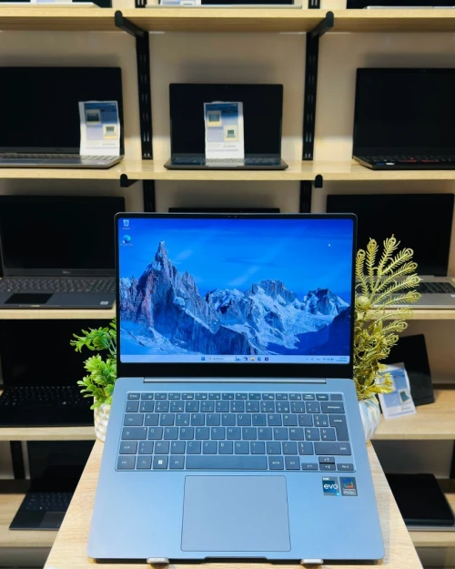 SAMSUNG Galaxy Book 3 Pro 940XFG   i5-1340P 8/256  3K Dynamic AMOLED 2X 120Hz